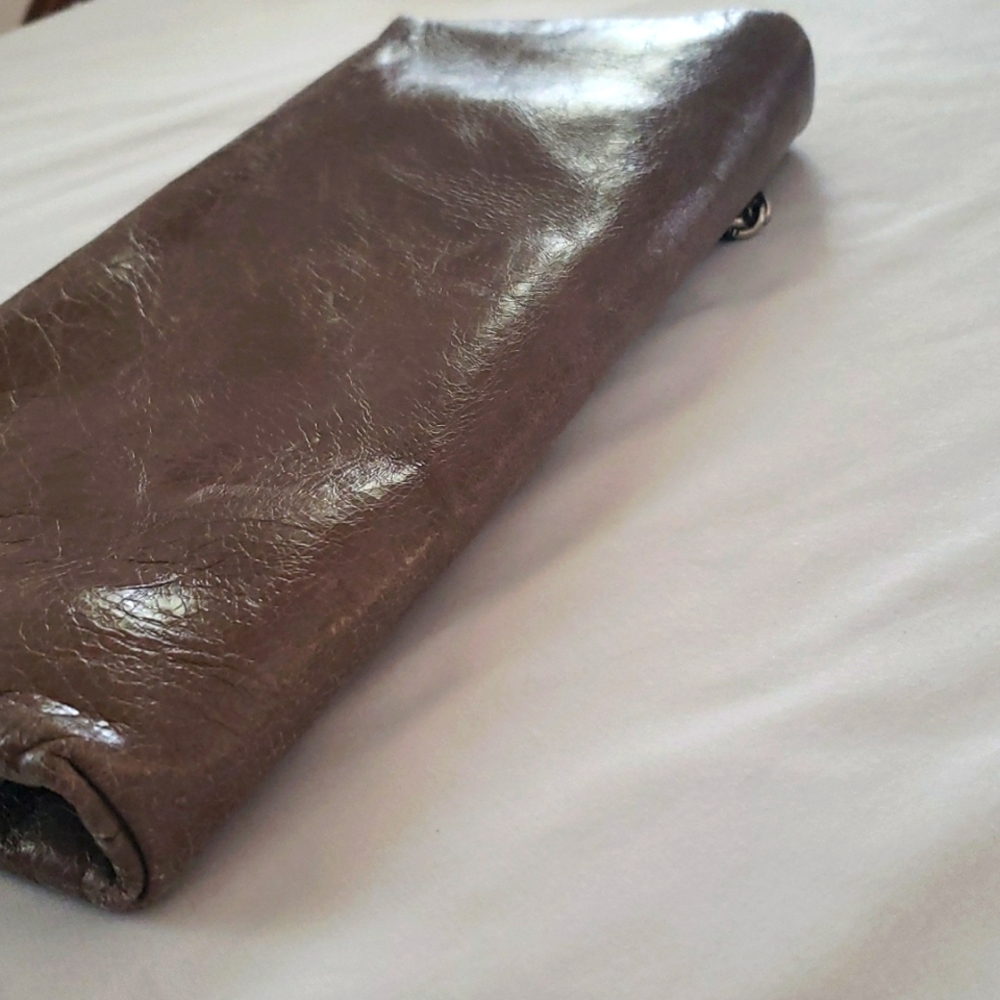 Like NEWGray Distressed Leather HOBO Intl' Clutch with Chain... Kiss Lock!! - Picture 7 of 10